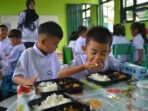 Pelaksanaan makan bergizi gratis di Padang 080125 Ief 4
