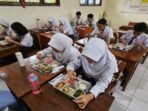 program makanan bergizi gratis mulai dilaksanakan di 14 sekolah_250106133322 279