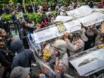 92702-aksi-unjuk-rasa-di-depan-dpr-demo-di-dpr-demo-di-dpr-ricuh
