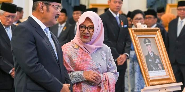 1762759442_6911931204d2d_anak_jenderal_besar_tni_soeharto_siti_hardijanti_rukmana_dan_bambang_trihatmodjo_di_istana_negara_jakarta_antara_foto-hafidz_mubarak_a